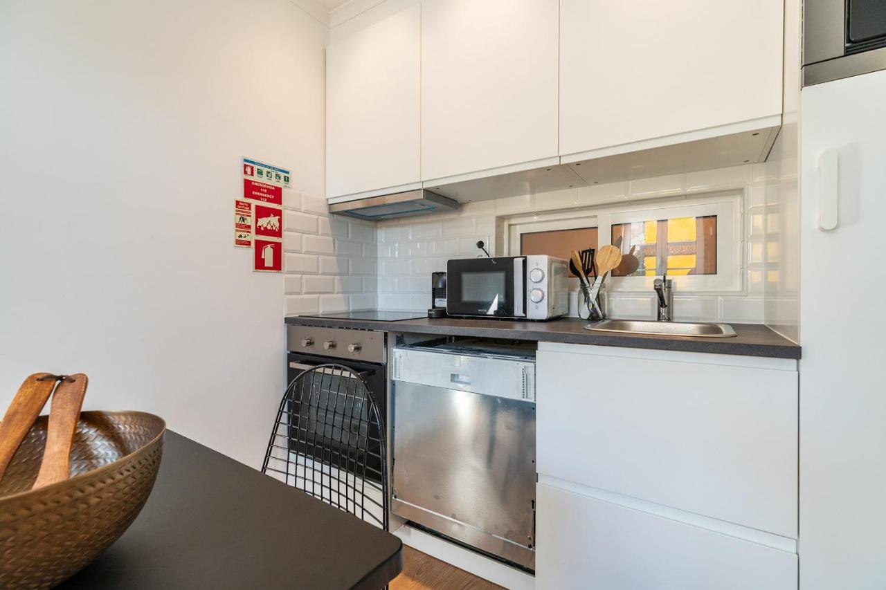 Designer 2bed1bath Mins To Famed Ramiro Restaurant Apartment Lissabon